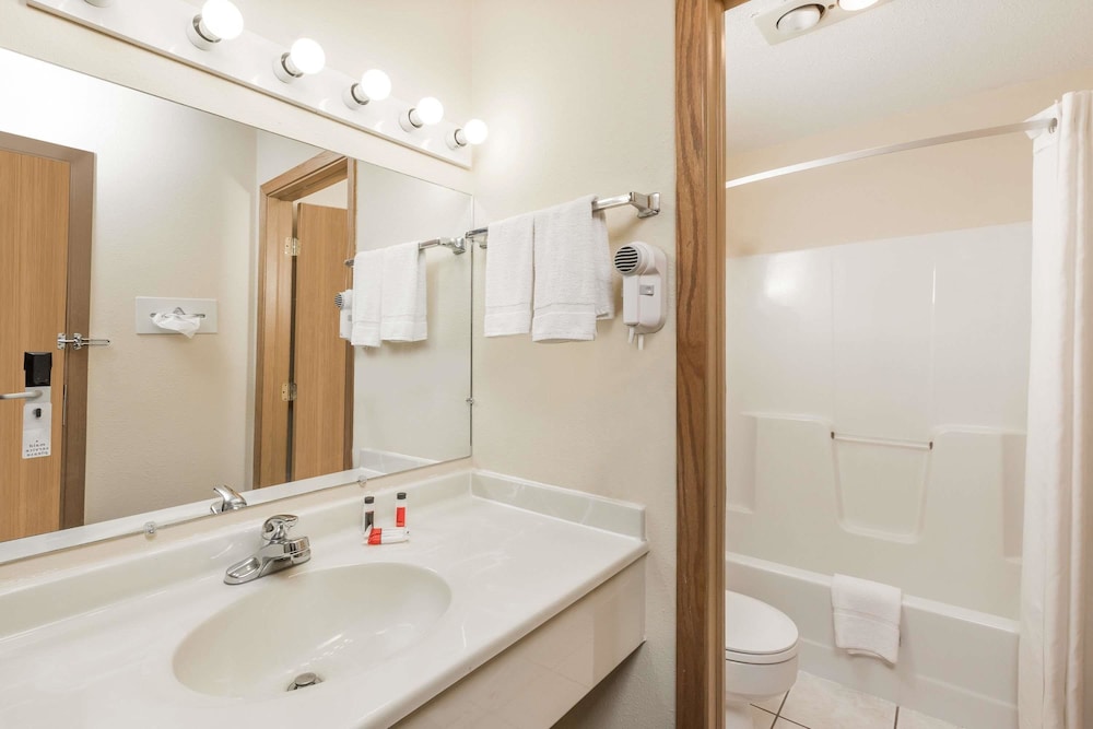 Days Inn by Wyndham Atlantic - photo 15