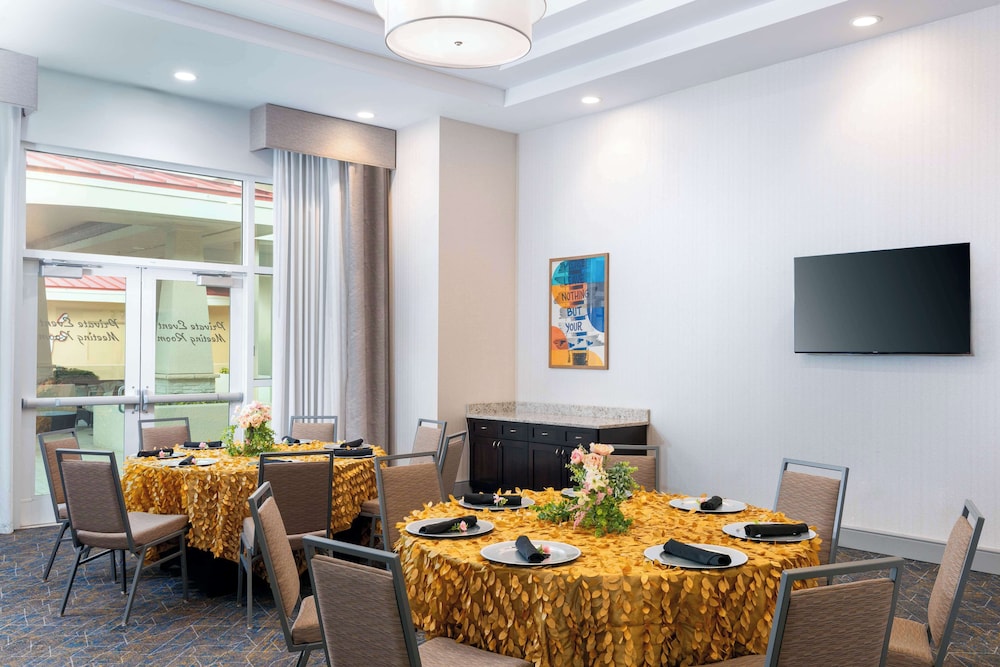 Hampton Inn & Suites Clearwater Beach - photo 59