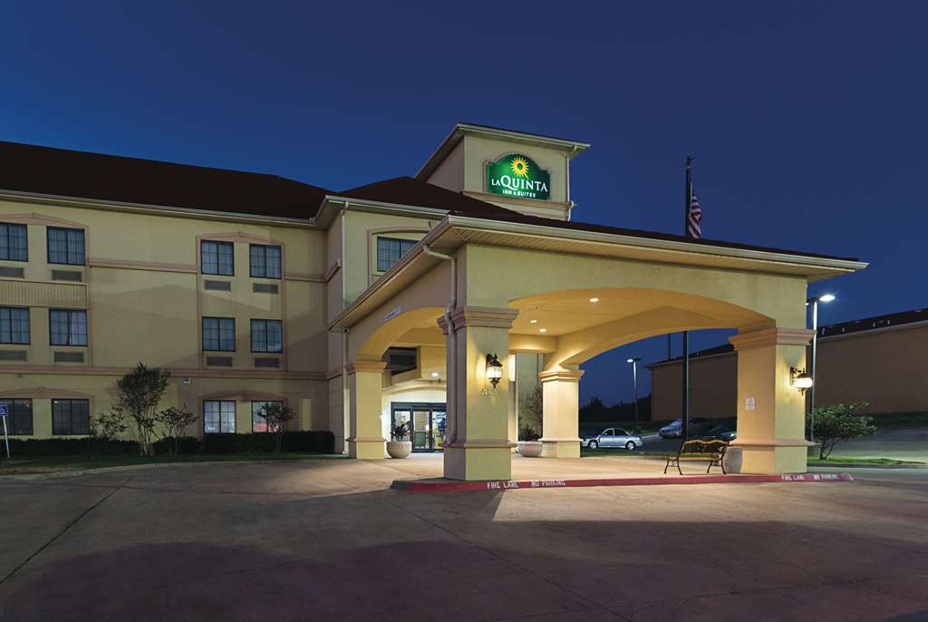 La Quinta Inn & Suites by Wyndham Alvarado - photo 3