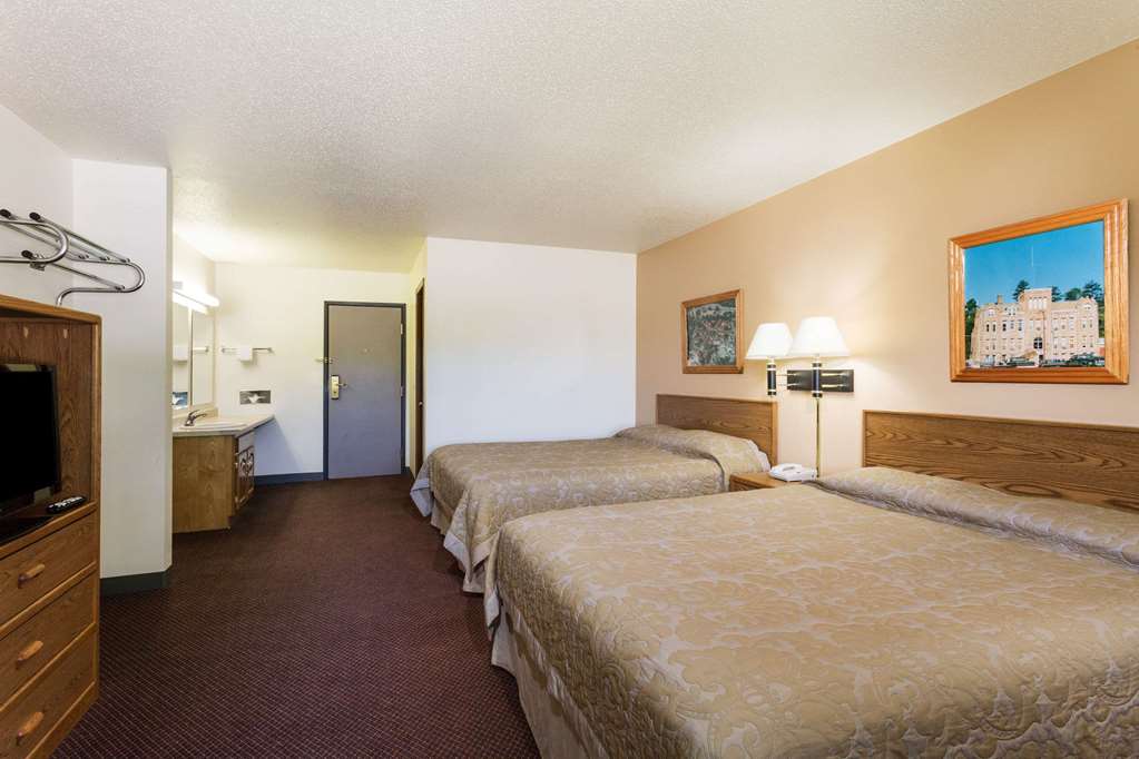 Super 8 by Wyndham Hot Springs - photo 12