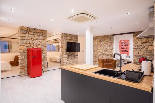 Art Loft Spacieux 80m Clim Wifi Centrale in Cannes, France