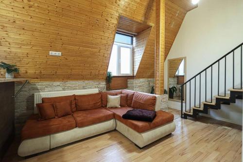 Cosy Central 2 BR Apartment By Wehost