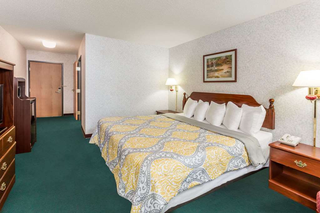 Days Inn by Wyndham Battlefield Rd Hwy 65 - photo 11