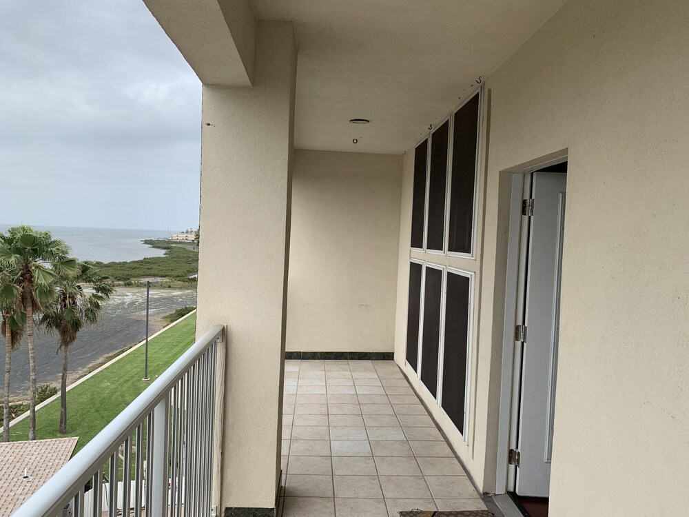 Blue Bay Inn & Suites - photo 96