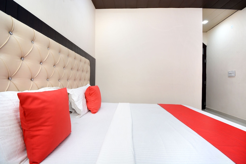 OYO 40235 Aashiaana Guest House