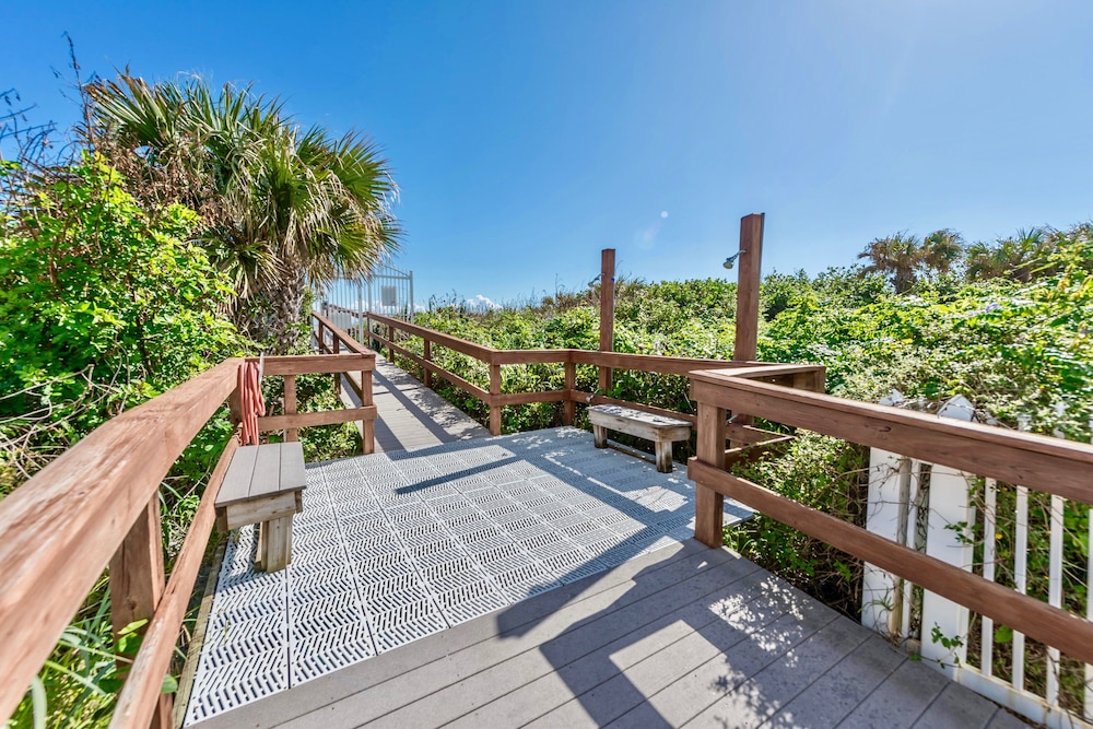 Cocoa Beach Towers by Happy Palm Stays - photo 23