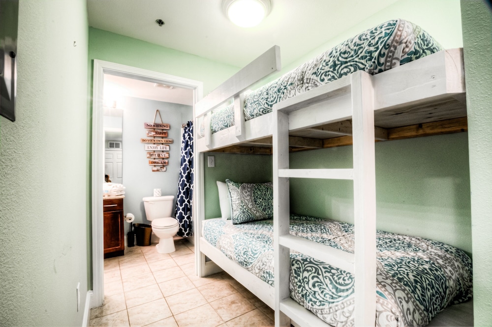 Laketown Wharf Resort by Aneliya's Rentals - photo 143