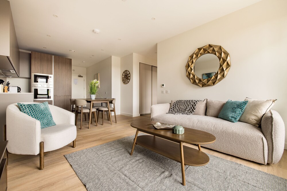 London Greenford by Charles Hope — 4-Star Luxury Hotel in Greenford, United Kingdom