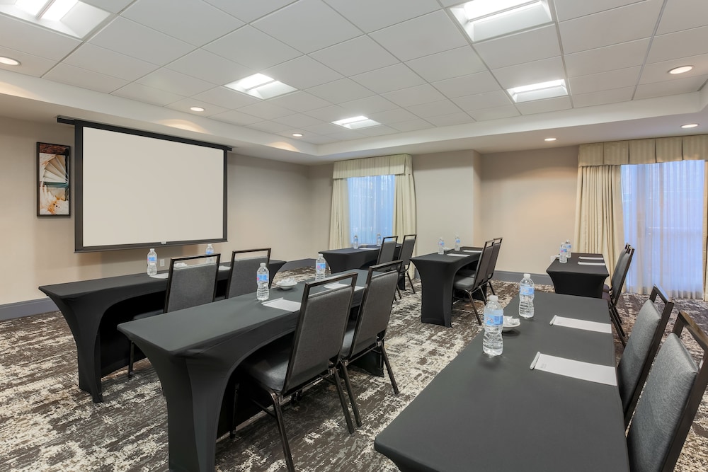 Hilton Garden Inn Melville - photo 35