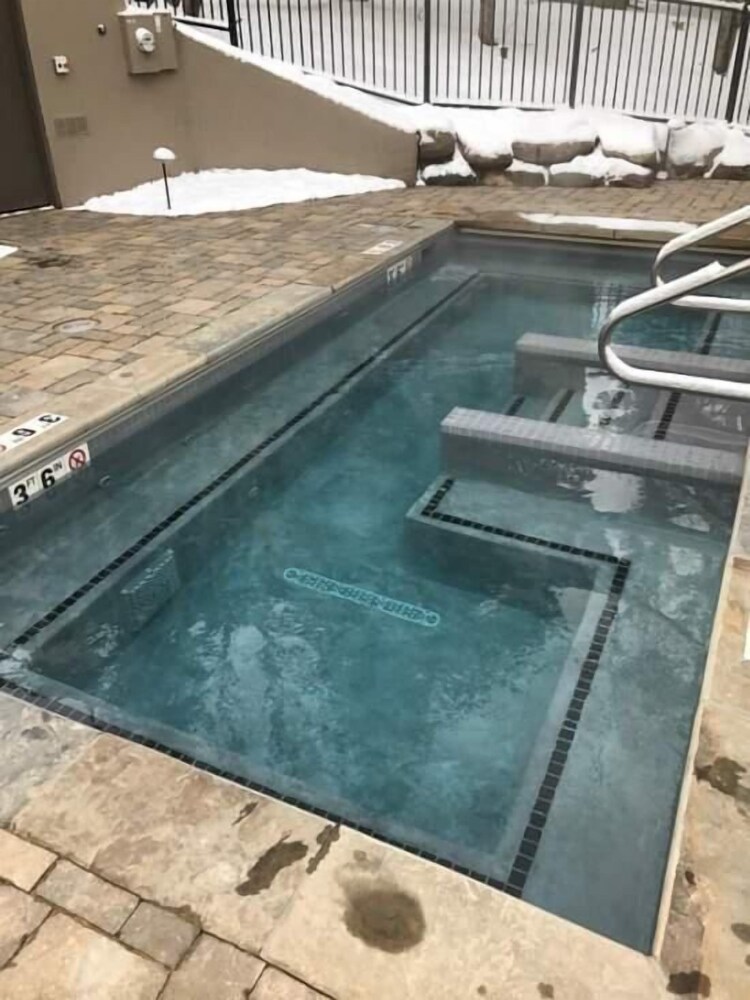 Townsend Place Penthouse — 4-Star Luxury Hotel in Avon, United States