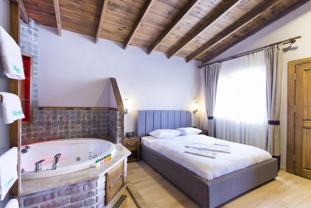 Luxurious Suits Surrounded by Nature With Jacuzzi Shared Pool in Bursa Orhangazi — hotel in Orhangazi