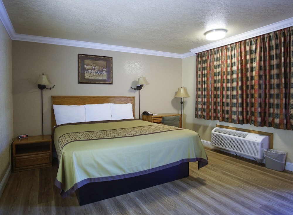 Charm Motel & Suites - photo 36