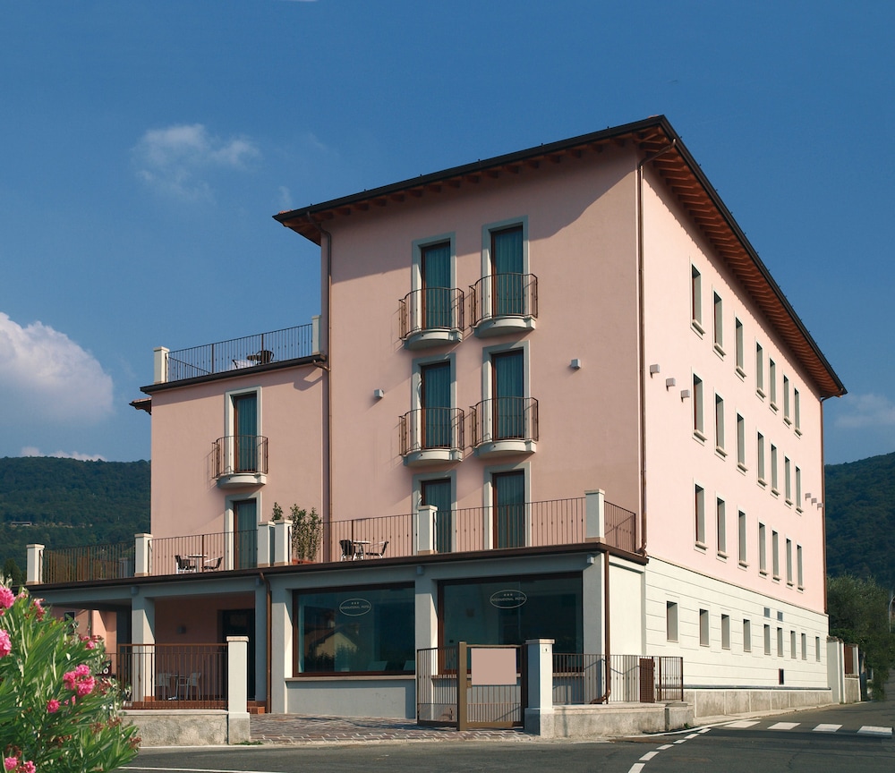 International Hotel - carbon neutral hotel in Iseo