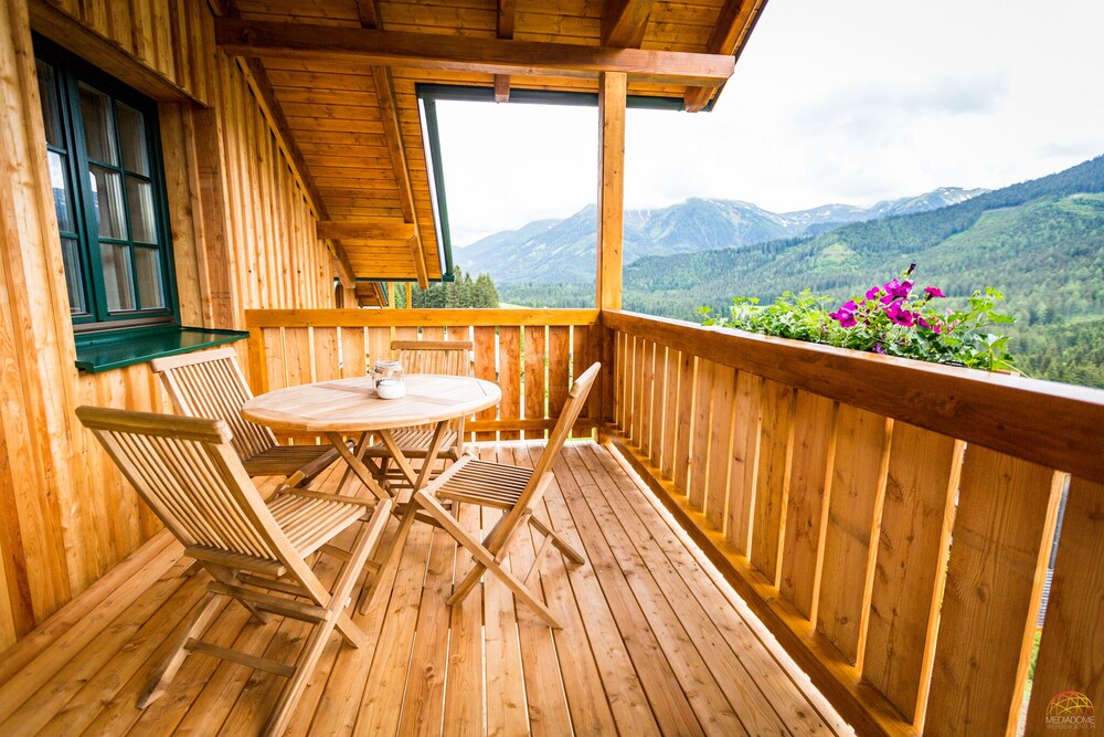 Sloho Bergurlaub — 4-Star Luxury Hotel in Hohentauern, Austria