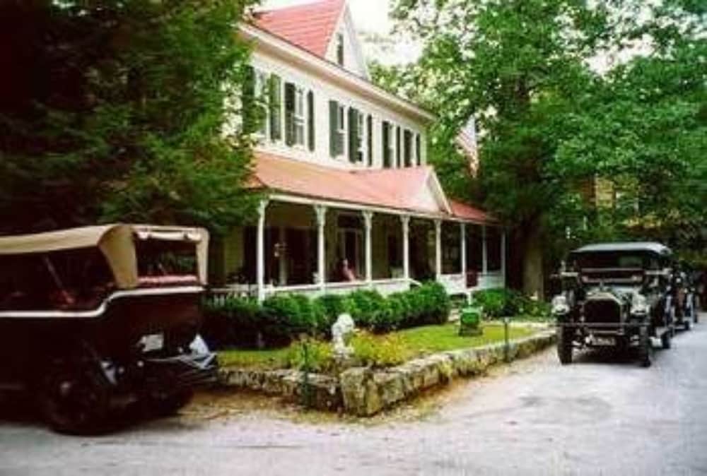 Edgeworth Inn - photo 25