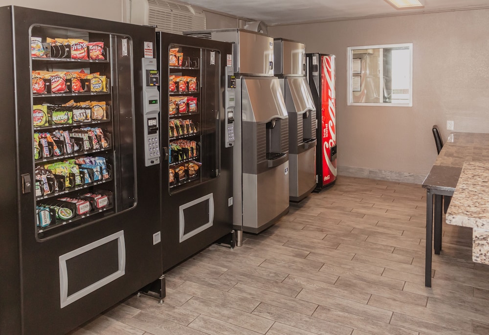 Econo Lodge Inn & Suites Yuma - photo 22
