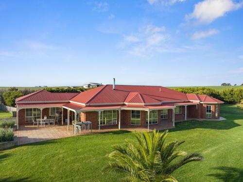 Serene Beach Haven: Sleeps 12 in Cowes, Australia