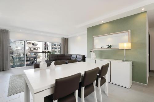Original 3 Bedroom Downtown — 4-Star Luxury Hotel in Albufeira, Portugal