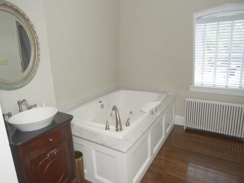 Bellevue Manor - photo 38