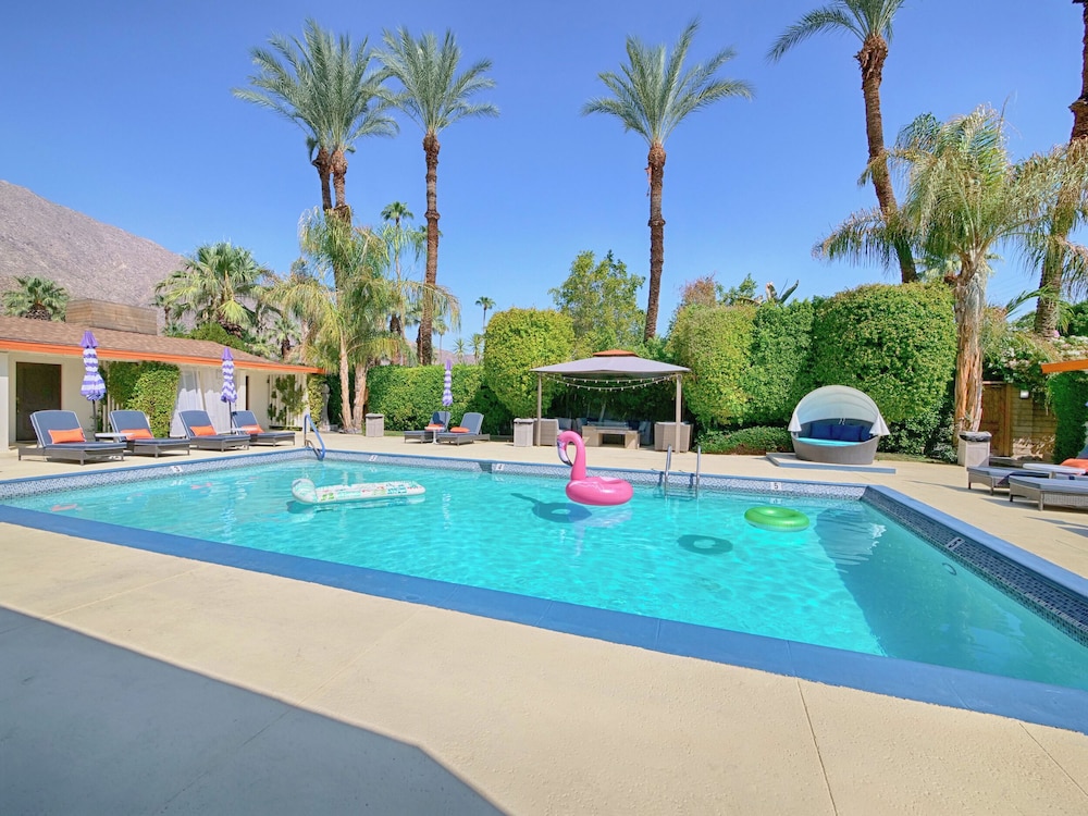 Little Paradise Hotel - photo 21