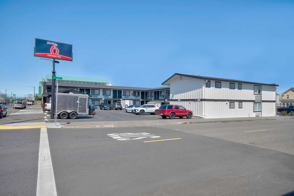 Americas Best Value Inn & Suites Eureka - photo 2