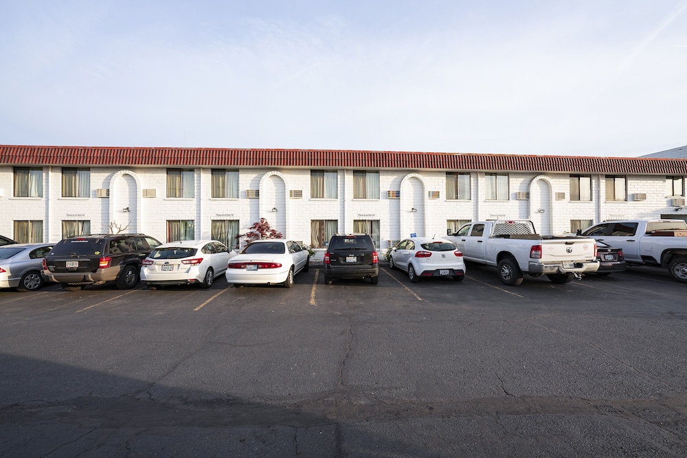 Hermiston Inn & Suites - photo 37