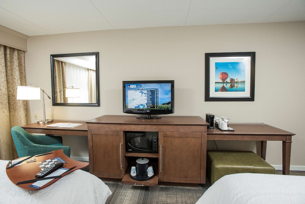 Hampton Inn & Suites Cincinnati Union Center - photo 8