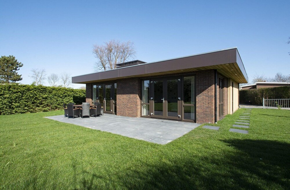 Spacious bunglow with garden — 4-Star Luxury Hotel in Schagen, Netherlands