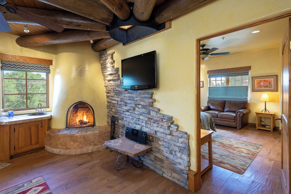 Inn on La Loma Plaza - photo 35
