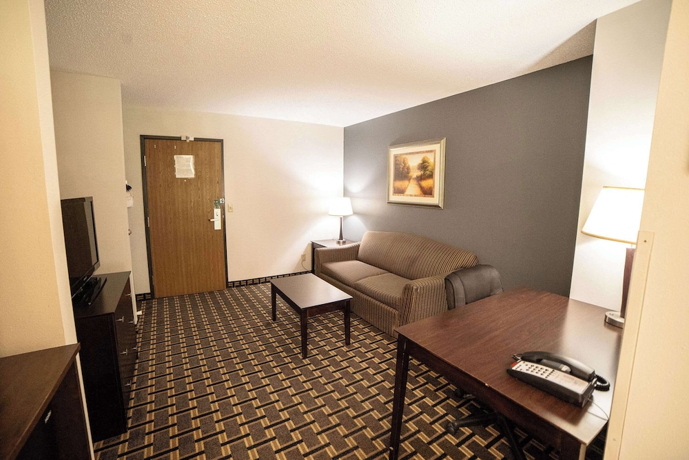 Quality Inn & Suites Watertown near Prairie Lakes Ice Arena - photo 52
