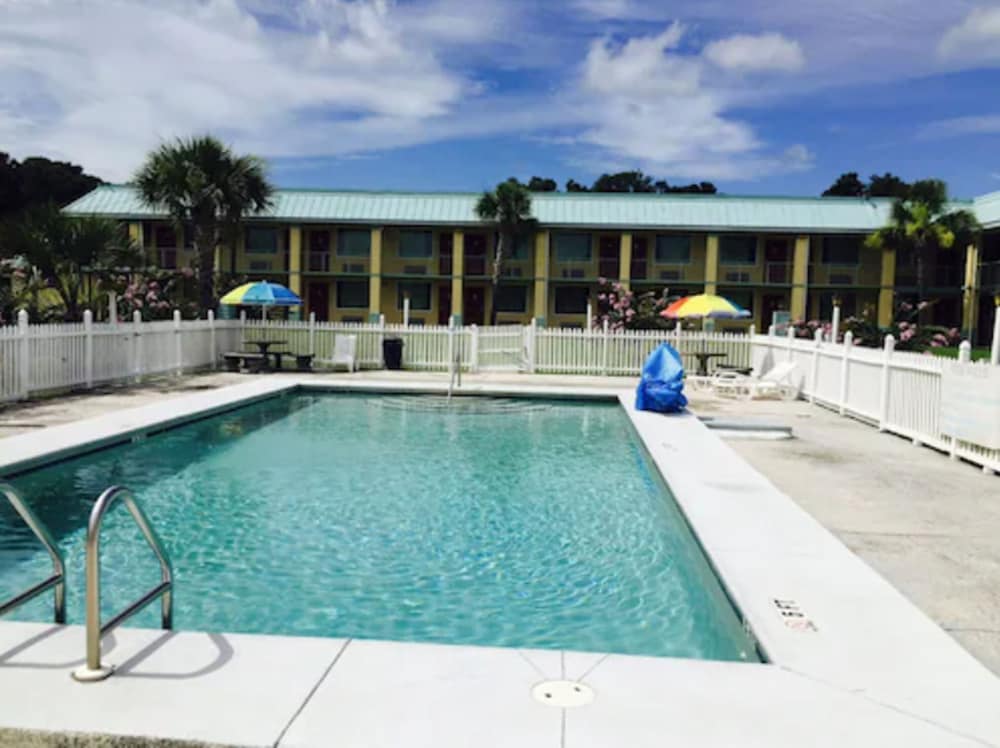 Garden Inn & Suites - photo 12