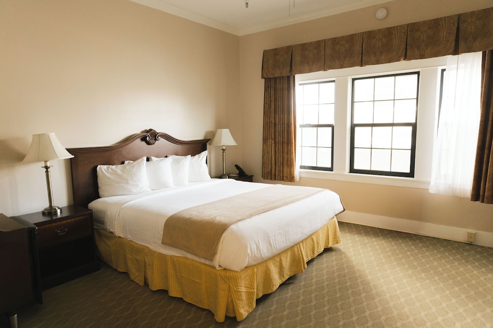 Historic Santa Maria Inn - photo 12