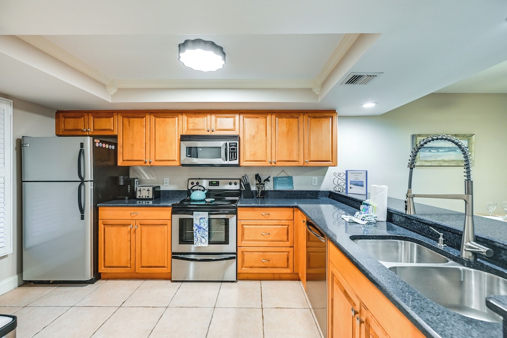 Beachy Marco Island Condo With Resort Amenities - photo 9