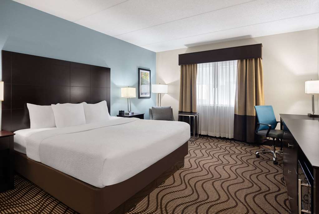 La Quinta Inn & Suites by Wyndham Knoxville Airport - photo 19