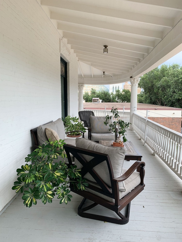 Laredo Mansion - photo 9