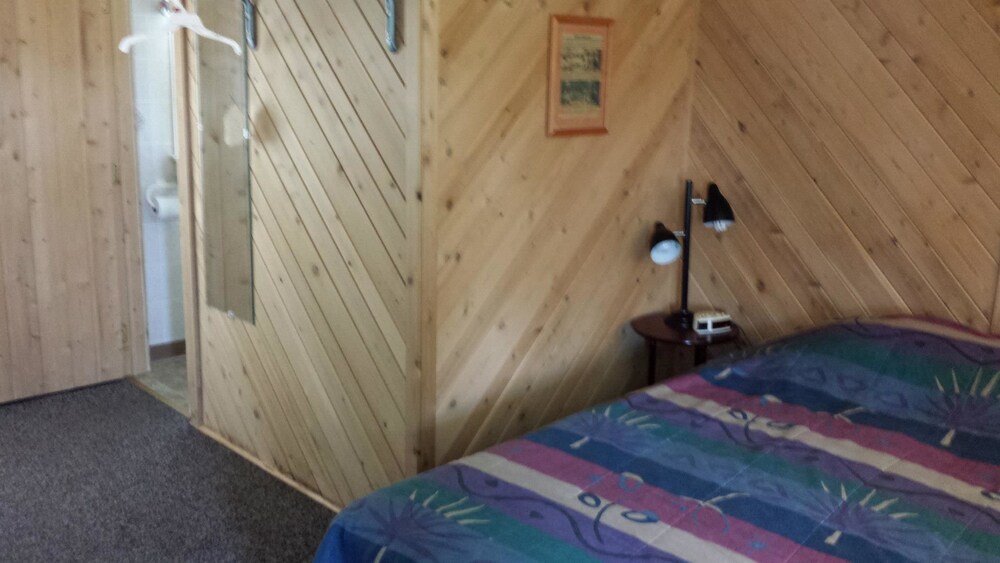 Bear Paw Inn - photo 6