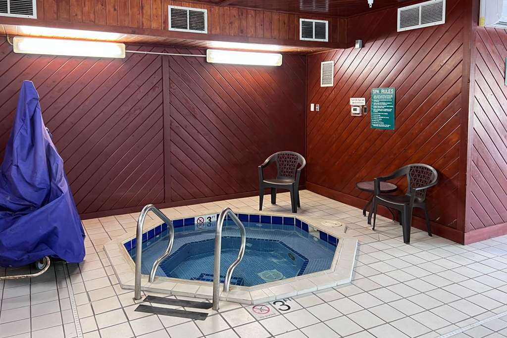 Econo Lodge Fargo West Acres - photo 14