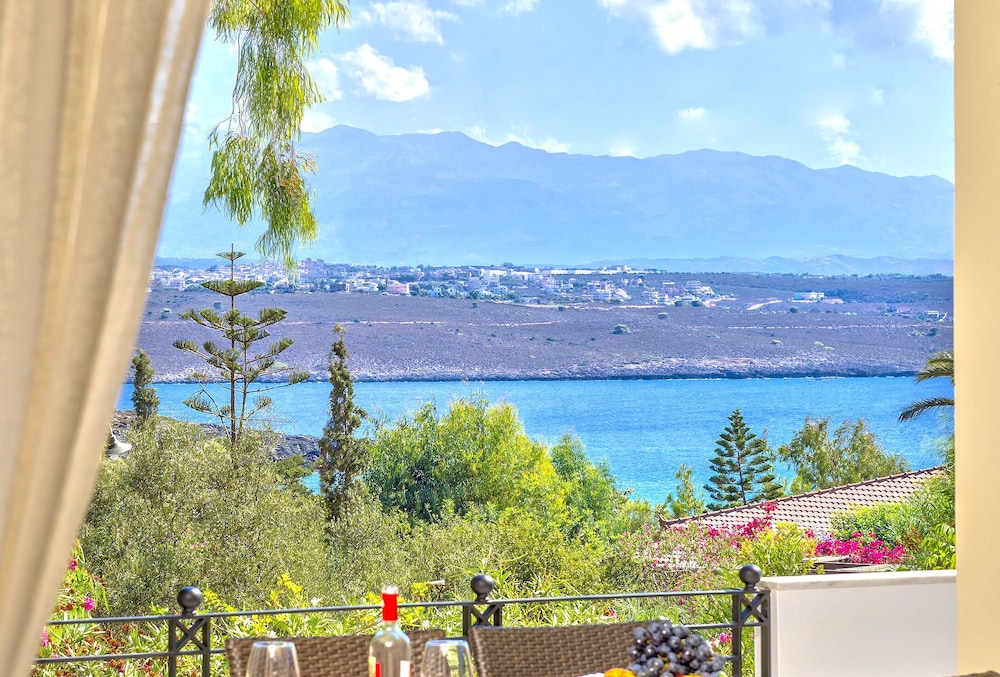 Villa Plumeria Flower — 4-Star Luxury Hotel in Chania, Greece
