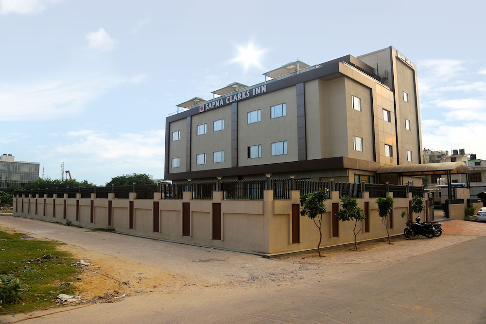 Sapna Clarks Inn - carbon neutral hotel in Lucknow