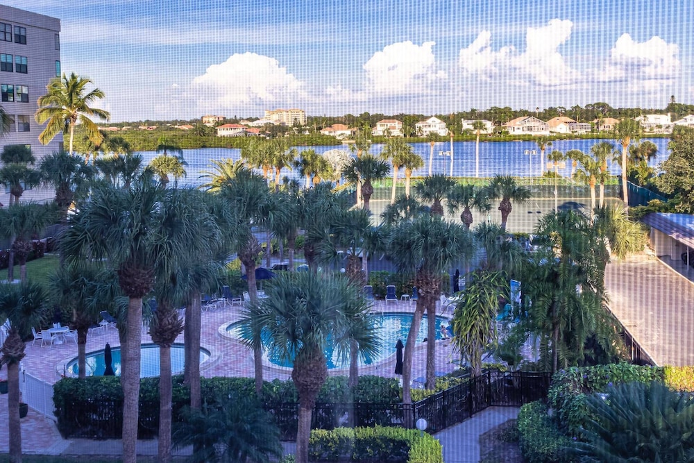 Harbor Towers 4th Fl Pool & Bay Views End Unit - photo 32