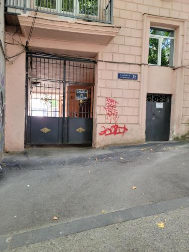 Apartment On Leonidze 18