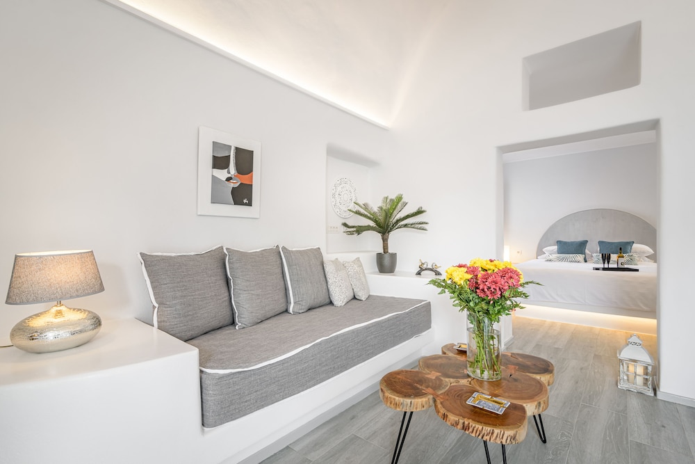 Amoramelia Suites — Fira — photo 2