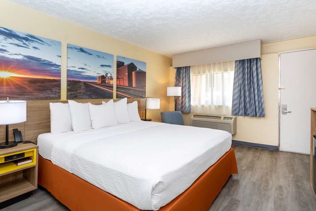 Days Inn & Suites by Wyndham Clovis - photo 12