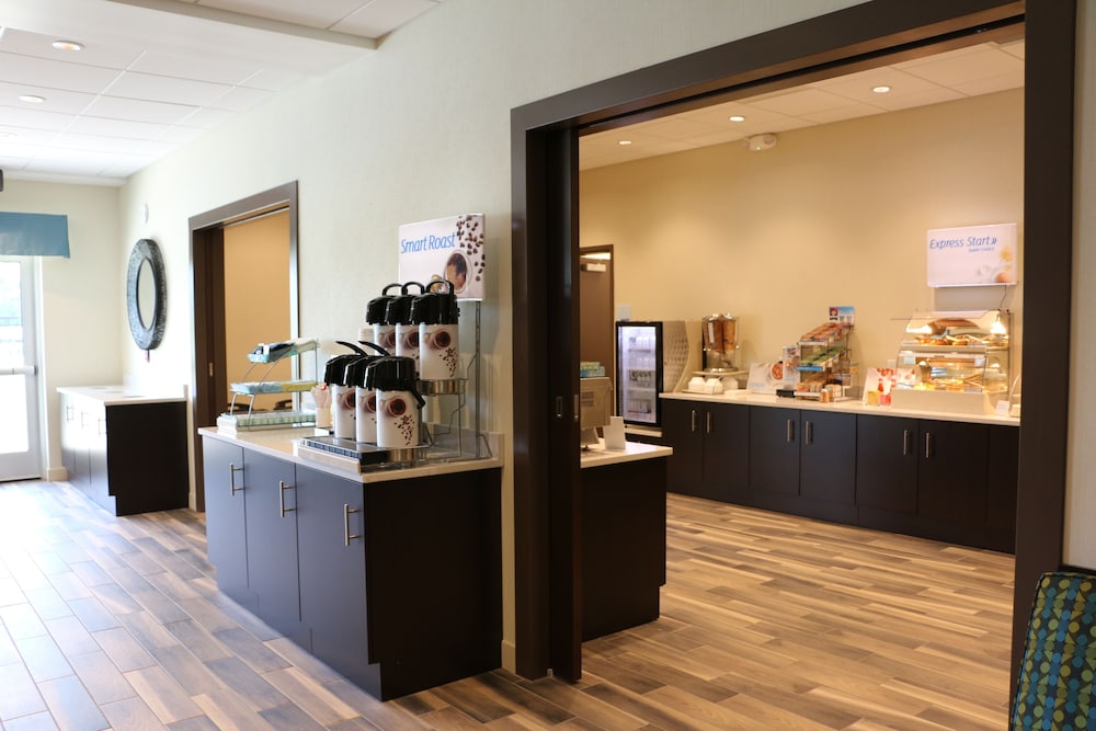 Holiday Inn Express & Suites Hendersonville SE Flat Rock by IHG - photo 20