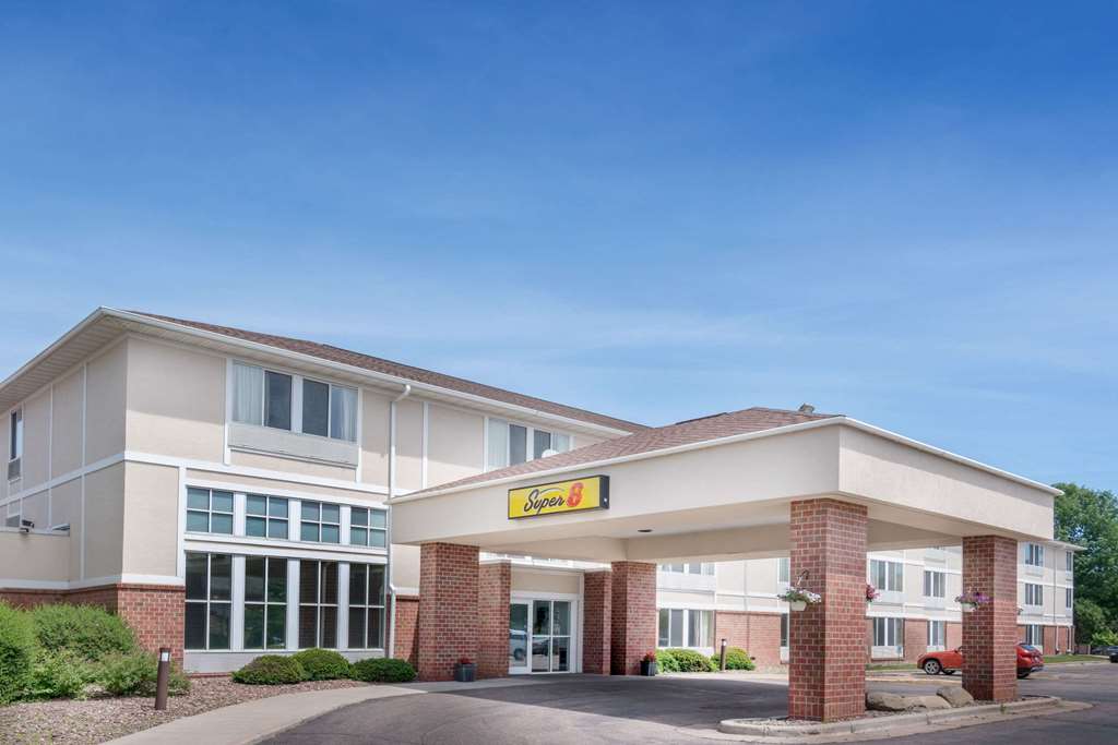 Super 8 by Wyndham Menomonie WI - photo 2