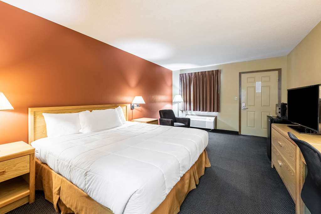 Americas Best Value Inn & Suites St. Marys - photo 16