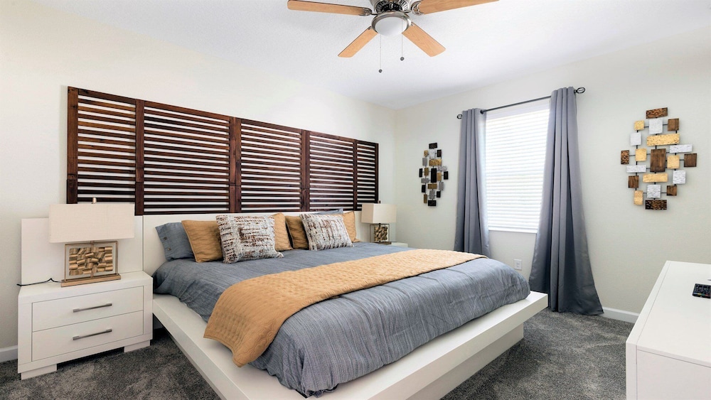 Elegant Retreat With Private Pool & Spa - photo 8