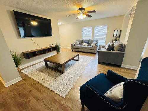 3 Bedrooms 2 Baths in San Antonio, United States