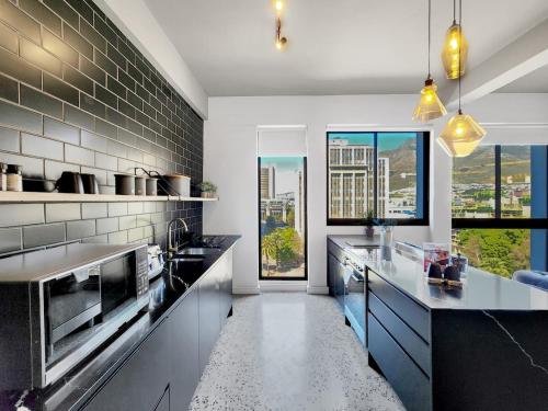 Stylish Studio Apartment with Rooftop Pool