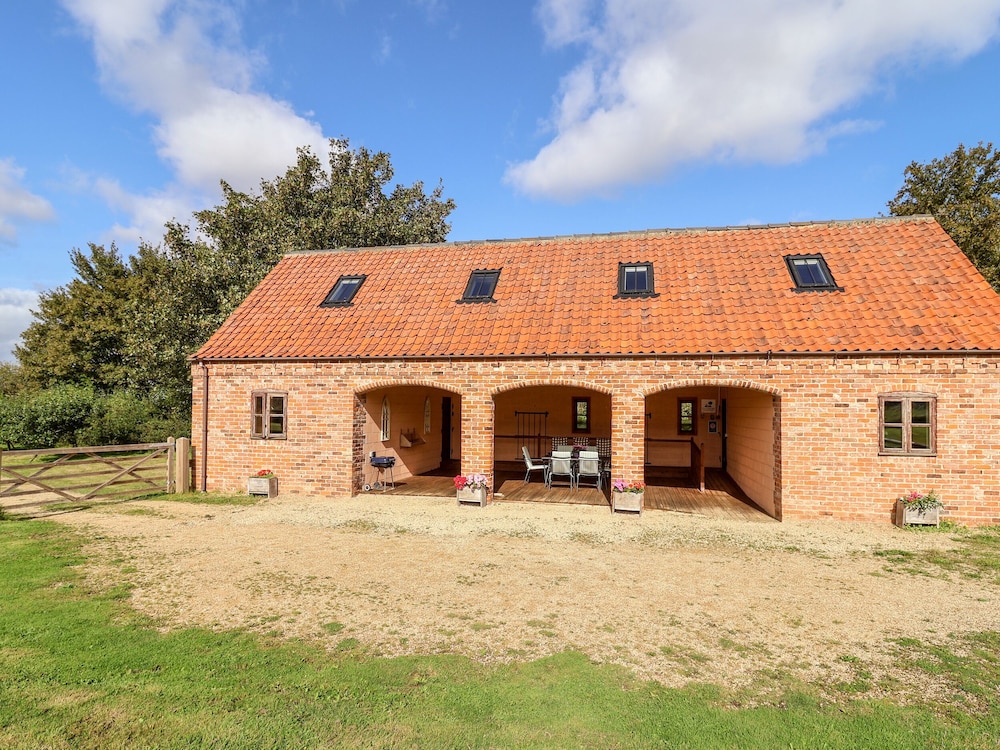 Hilltop Barn - carbon neutral hotel in Lincoln